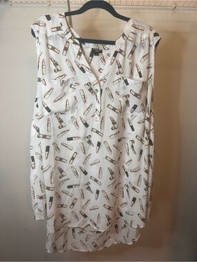 Torrid | White Lipstick-Print High-Low Flowy Tank Top Shirt | Size 5